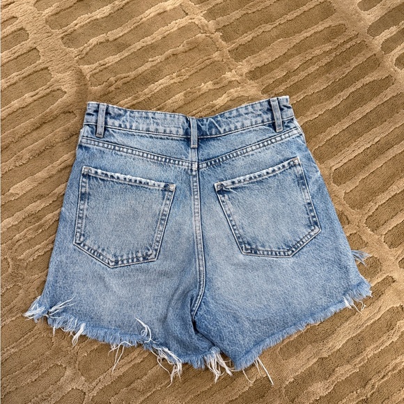 Zara Frayed Hem Women Shorts - Picture 2 of 2
